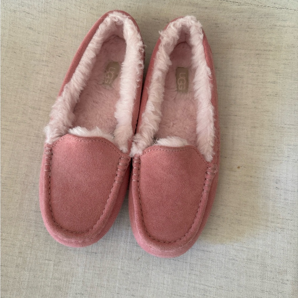 Uggs Women’s Ansley Sheepskin Moccasin Slipper